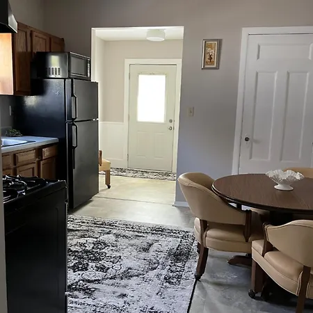 Private 1 Bdrm 1Bath With Off Street Parking Centrally Located